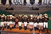 053.jpg