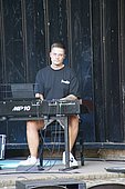 051.jpg